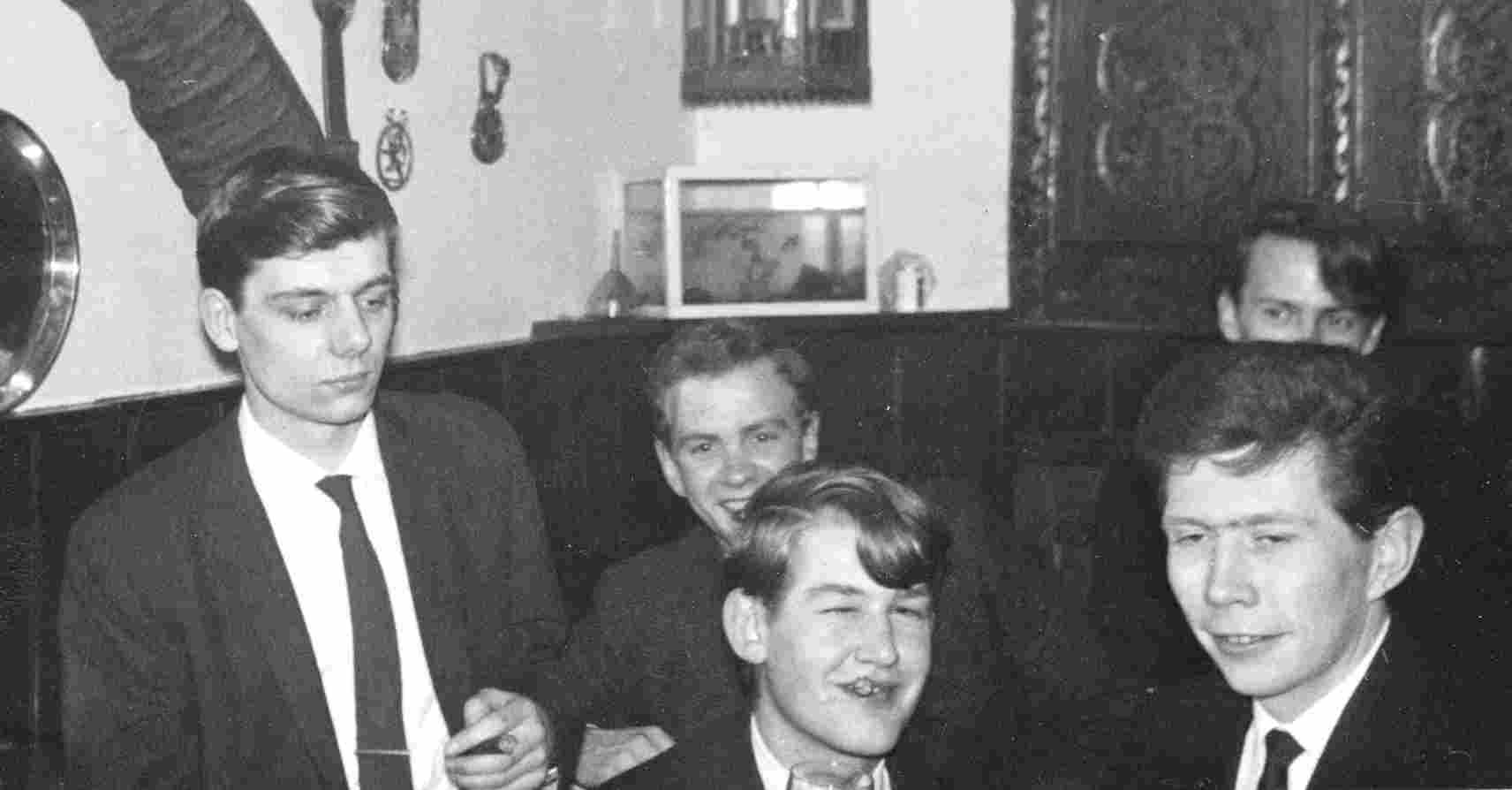 Cigars1964 Dave Simons on a return visit in 1964,
again ? in Wobbley Wheel
Terry Mallaband, Geoff Hawes,
Robin Jones (in front) Dave Simons (in front)
Pete Gay (in rear)