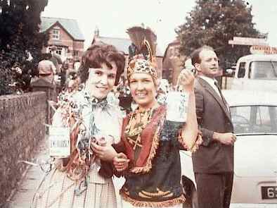 [L-R] my wife (Gwyneth Cook)
and Margaret [call me Hiawatha] Flanagan (nee Greening)
obviously on a Rag Day.