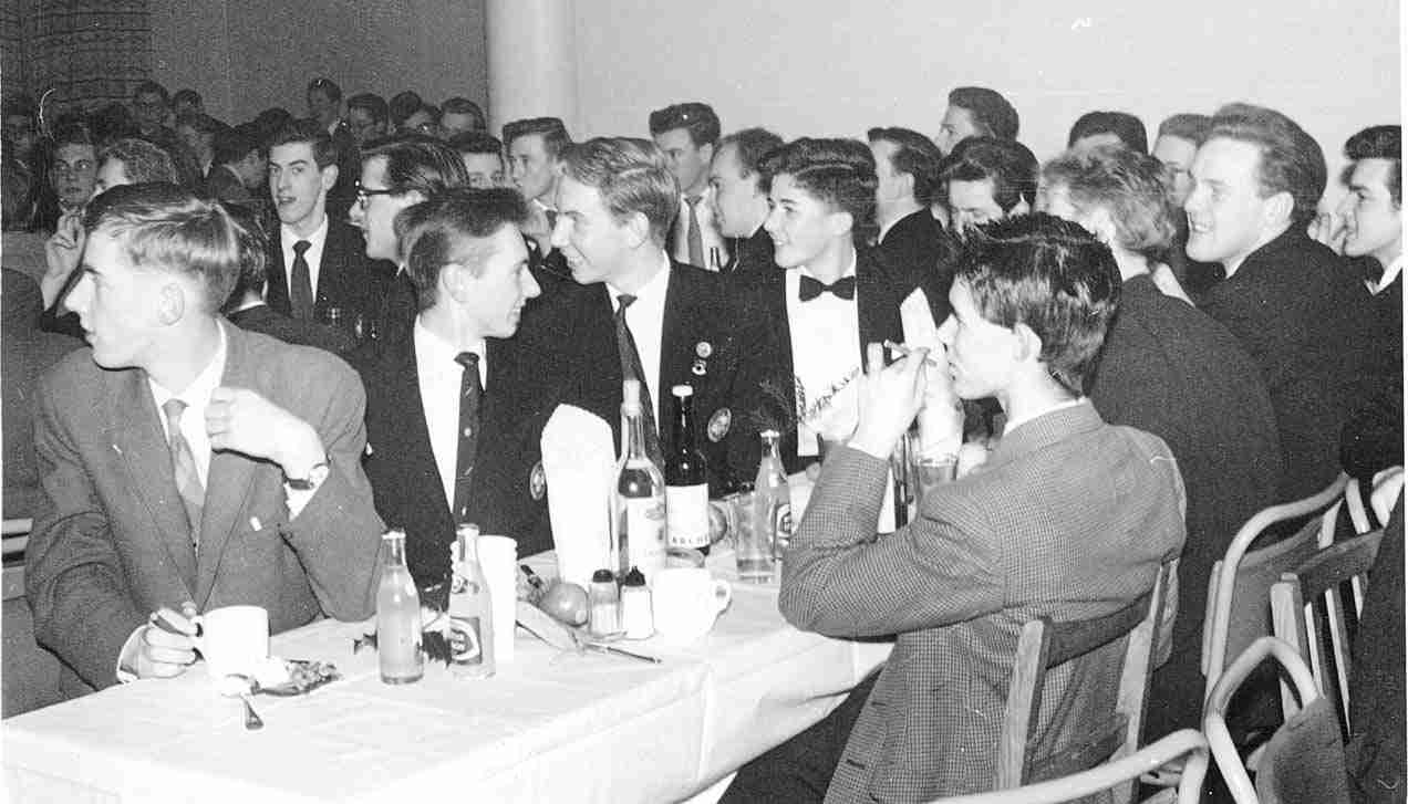Christmas dinner at Parkview somewhere around 1959-60.
recognisable in the picture from L to R -
Peter Deering, Jim ?, Hugh Nightingale,
Peter Perry, Keith Richardson,
Dick Lawrence, Alan Redgrove,
Tony (WEA) Davies Paul Burbidge.