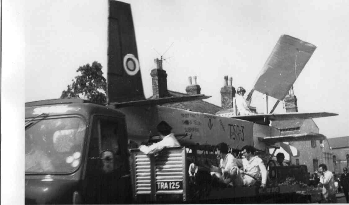 En-route to start of procession
had problem with tree but managed to fix wing.