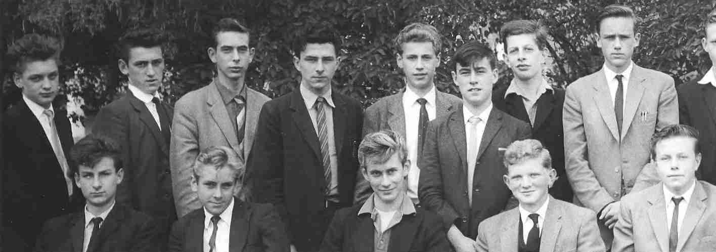 1962
Back L-R
Price,Sinkins, Canning
Lingard, Lake, Farrow
Bridges, Downes
Front L-R
Morris, Pearman, Blunt,
Moores, Harrison
